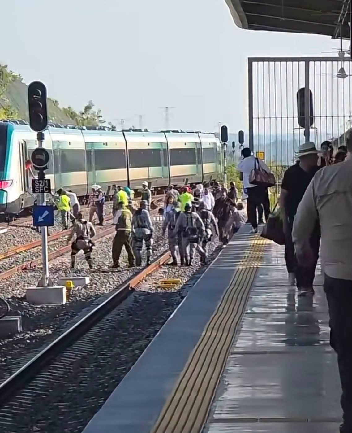 🚨BREAKING NEWS: MAYA TRAIN DERAILS IN CAMPECHE! A user shares a video of the incident at the capital city’s station.